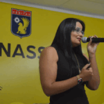 palestrante falando num evento