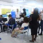 visão interna de uma feira de trabalho e estágio