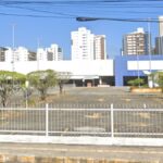 fachada de um hipermercado fechado