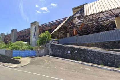 fachada abandonada do antigo Centro de Convenções da Bahia
