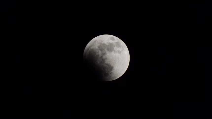 Eclipse lunar quase total poderá ser visto de Salvador; confira horário